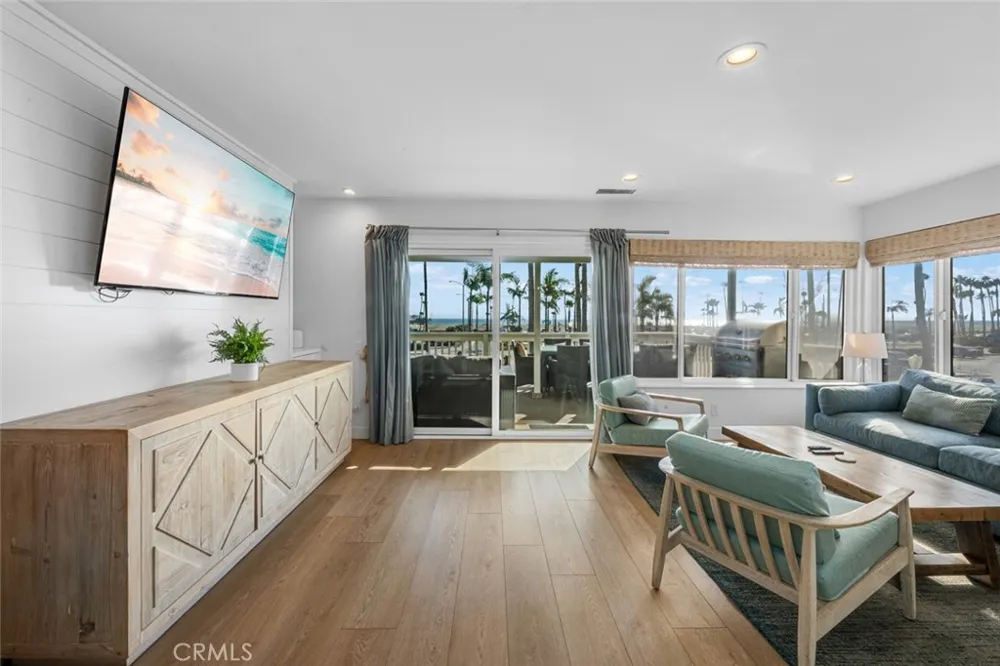 700 E Oceanfront Newport Beach, CA 92661
