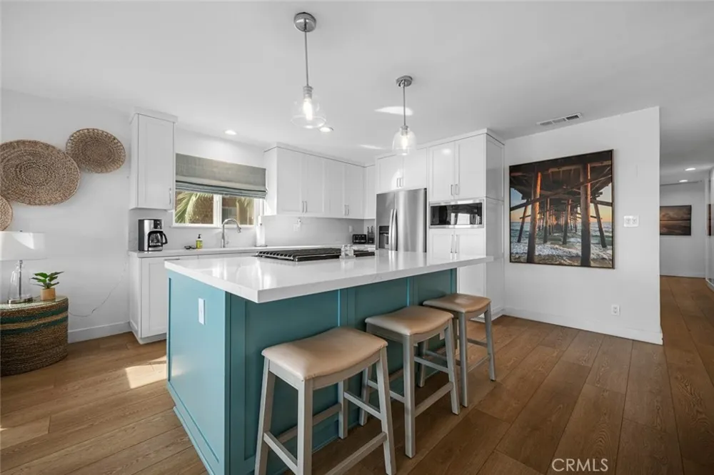 700 E Oceanfront Newport Beach, CA 92661