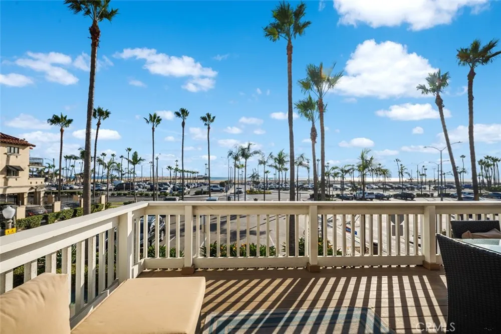 700 E Oceanfront Newport Beach, CA 92661