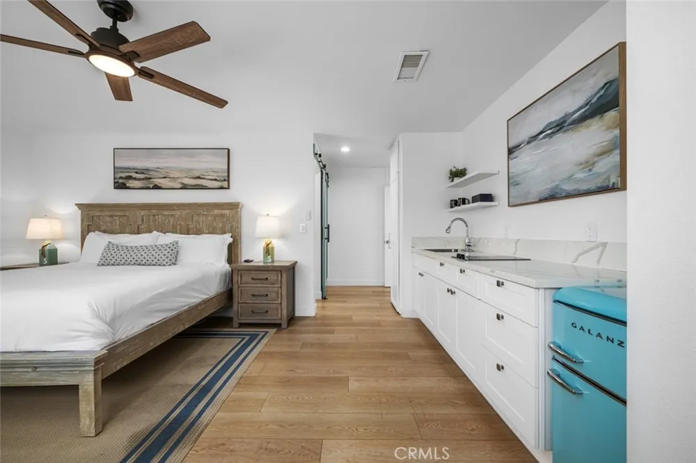 700 E Oceanfront Newport Beach, CA 92661