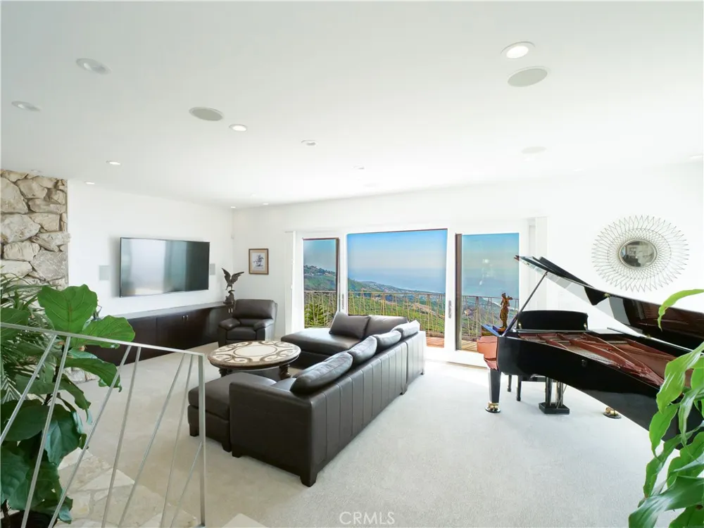 43 Oceanaire Drive Rancho Palos Verdes, CA 90275