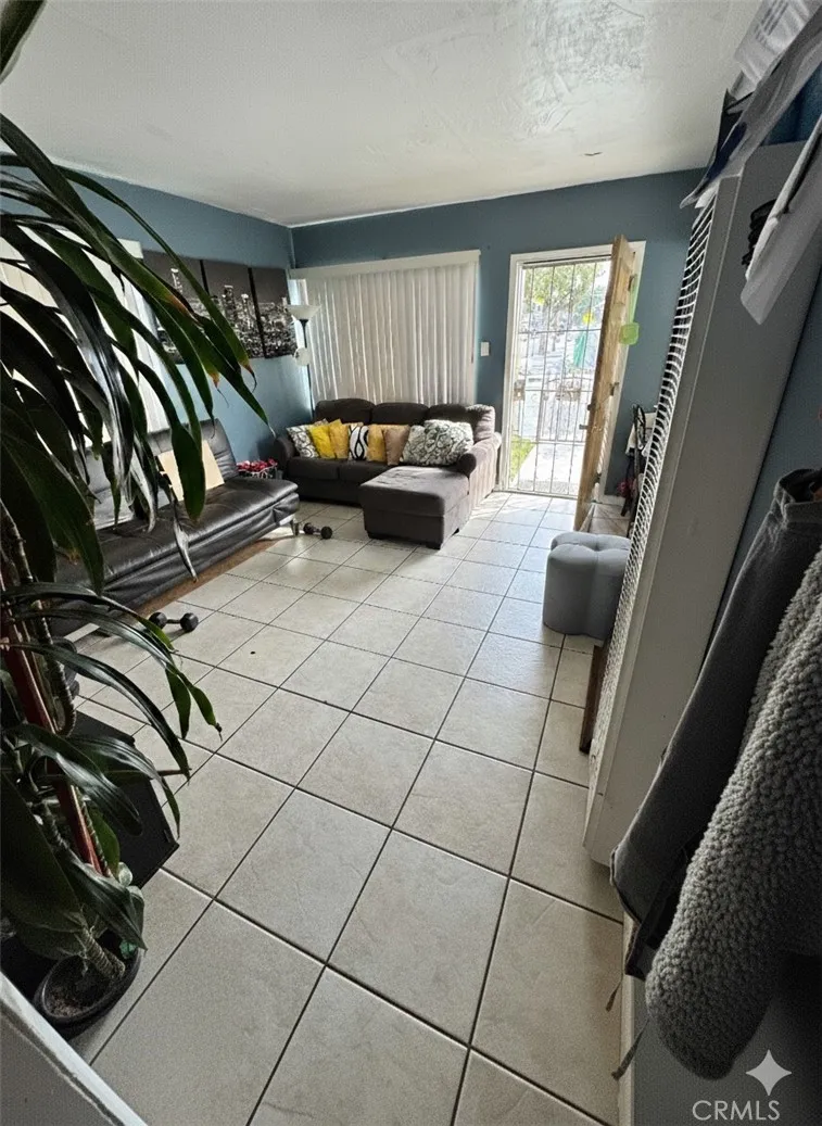 13947 Downey Paramount, CA 90723