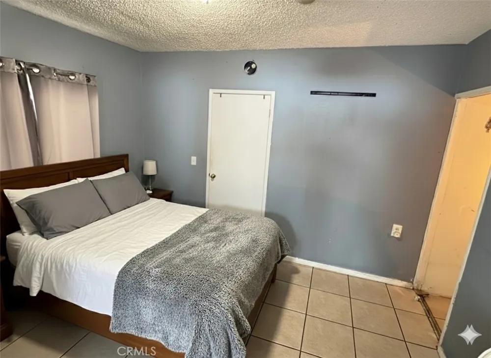 13947 Downey Paramount, CA 90723