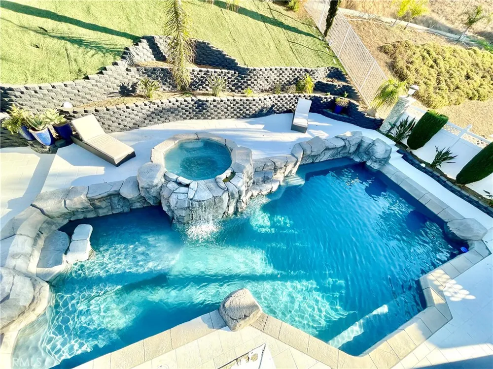 1204 Thoroughbred Norco, CA 92860