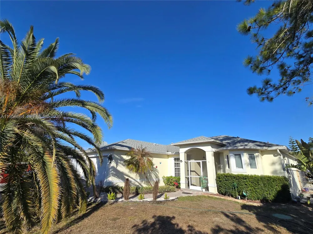 1220 McKinley Lehigh Acres, FL 33972