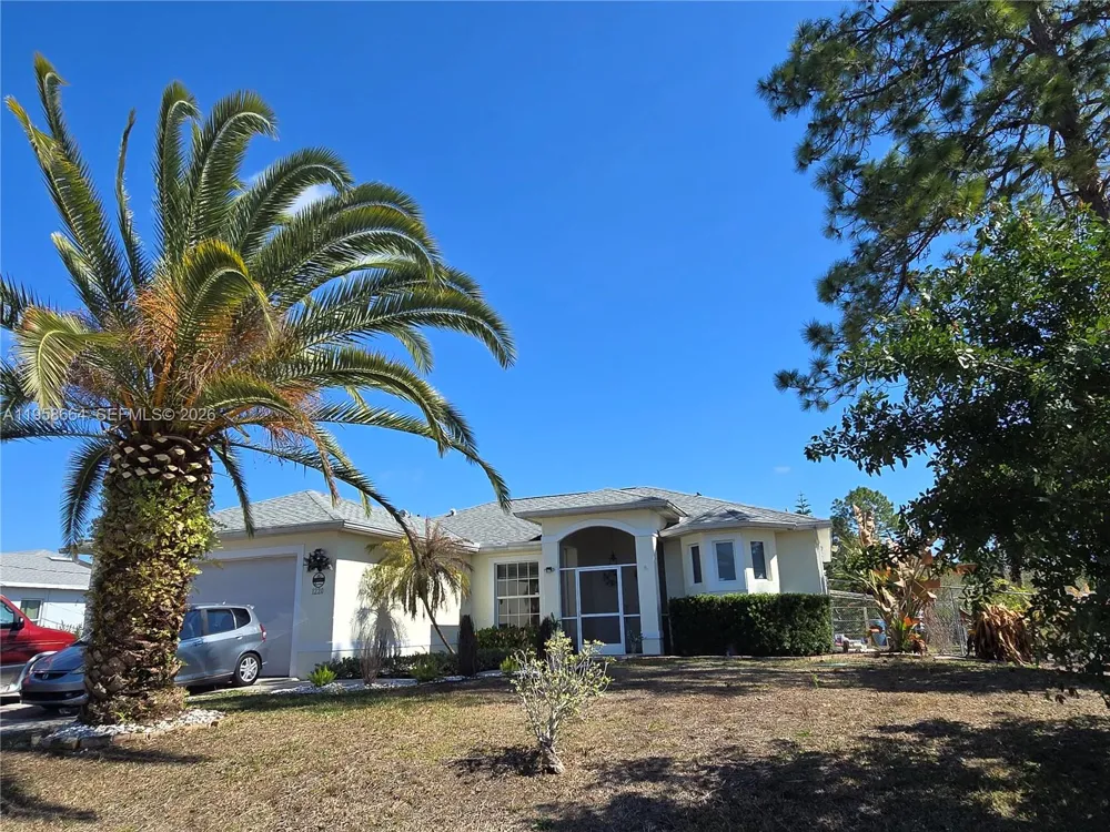 1220 McKinley Lehigh Acres, FL 33972