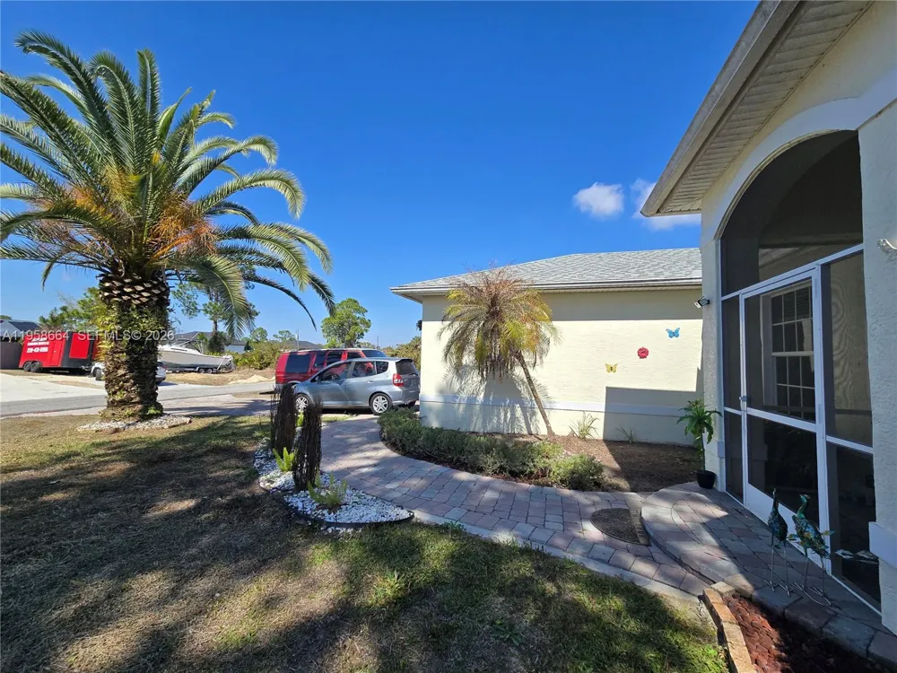 1220 McKinley Lehigh Acres, FL 33972