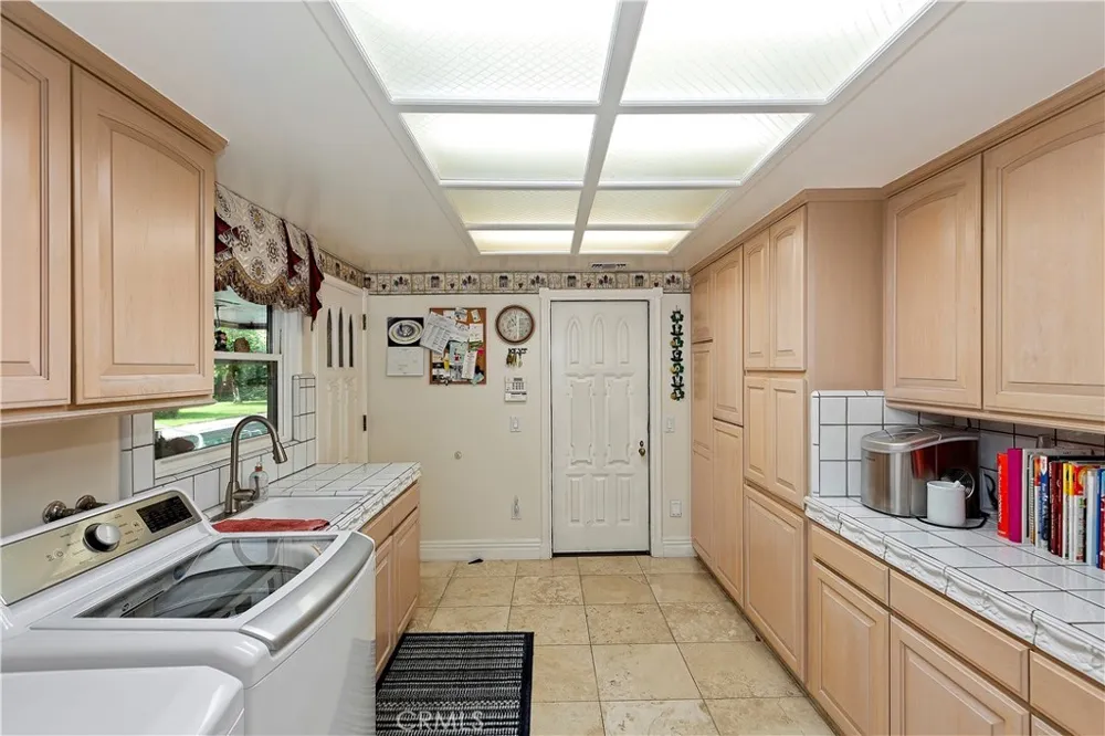 3694 Parkside San Bernardino, CA 92404