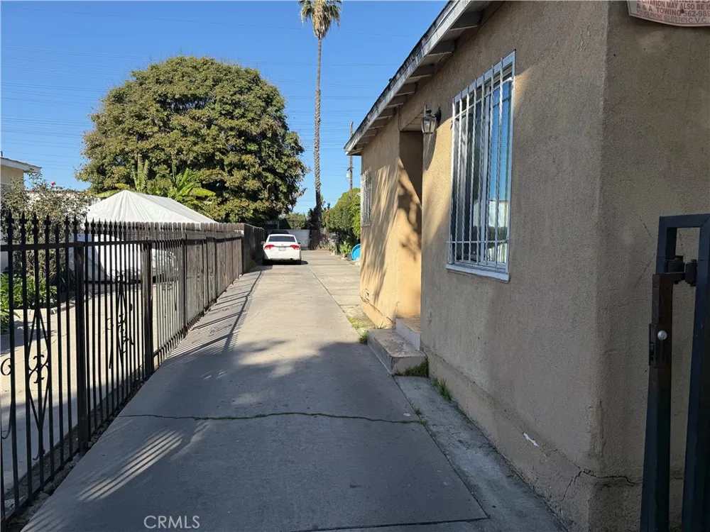 45 E 69th Way Long Beach, CA 90805
