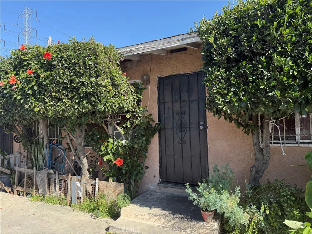 45 E 69th Way Long Beach, CA 90805