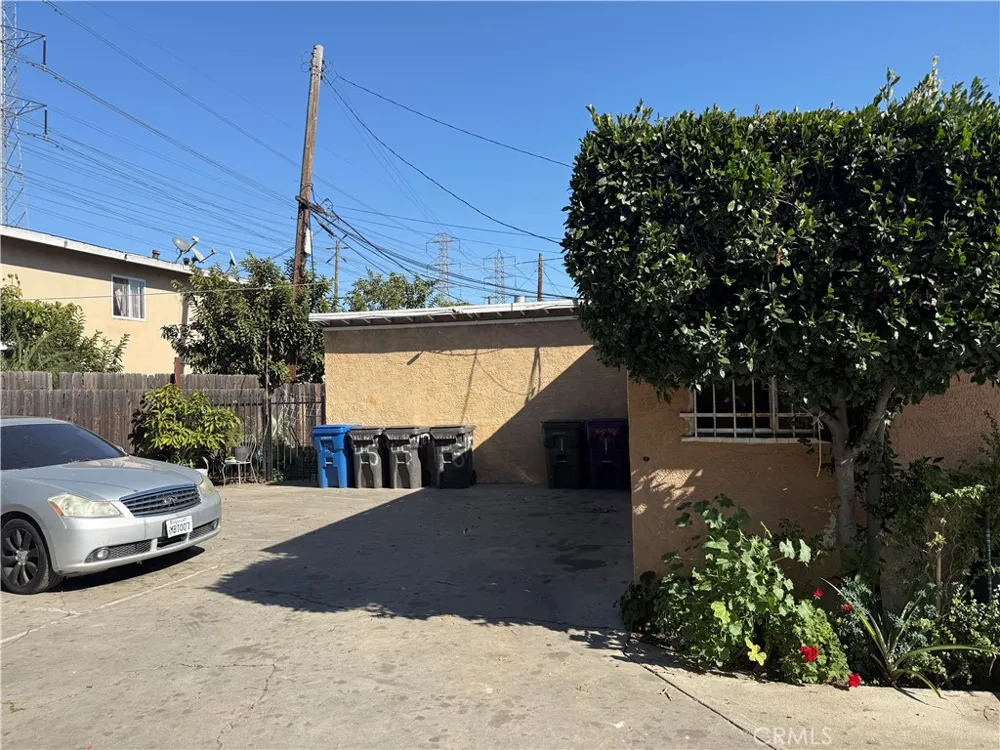45 E 69th Way Long Beach, CA 90805