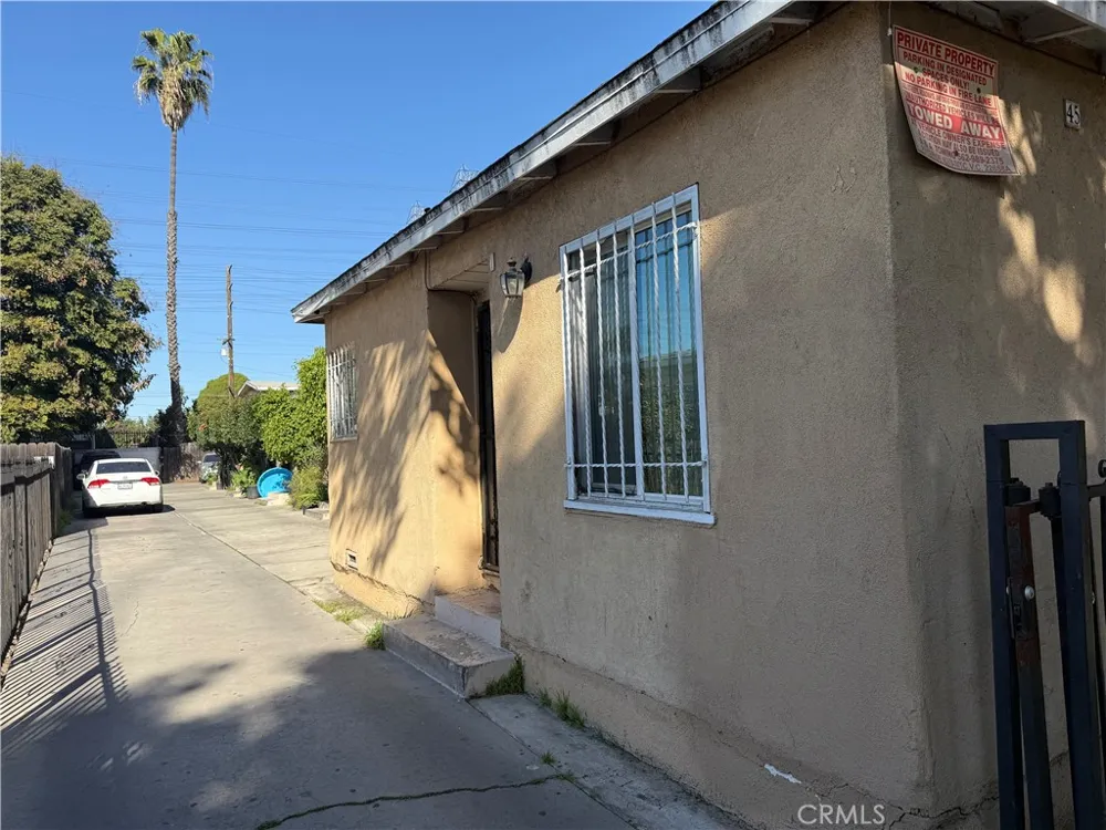 45 E 69th Way Long Beach, CA 90805