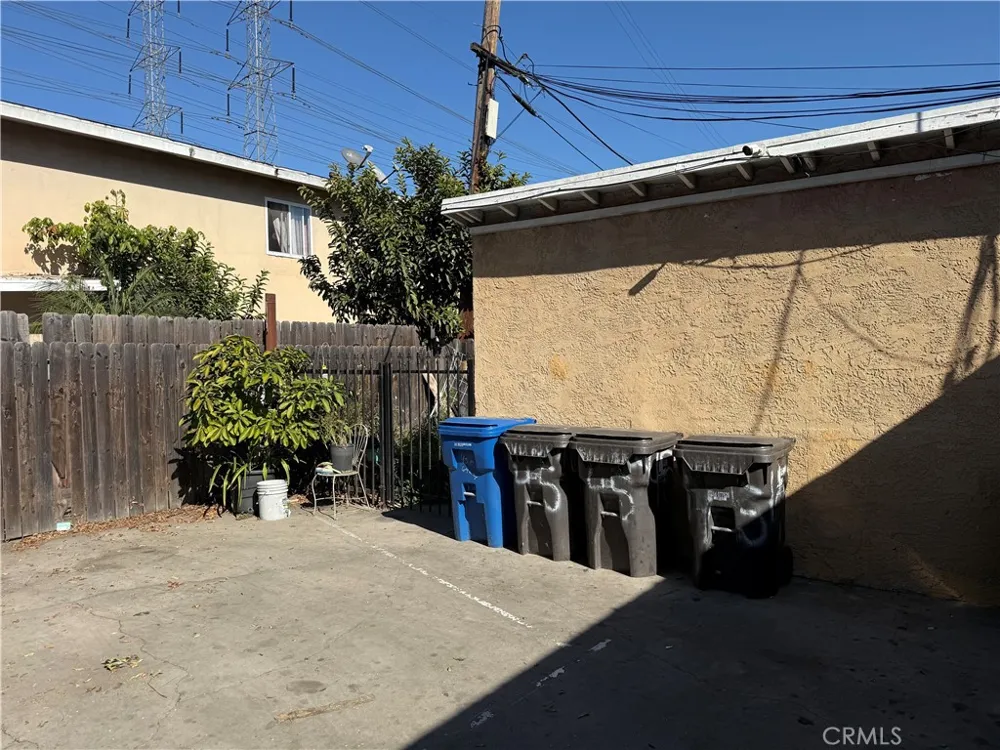 45 E 69th Way Long Beach, CA 90805