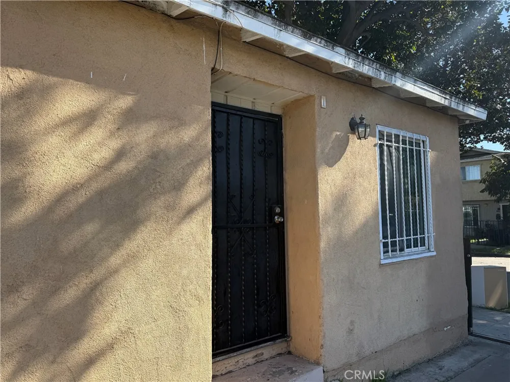 45 E 69th Way Long Beach, CA 90805