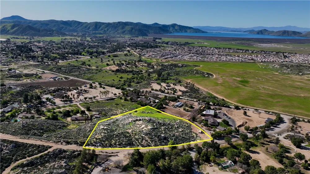 27 Starlight Mesa Drive Hemet, CA 92544