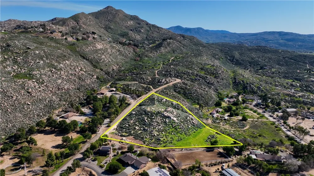 27 Starlight Mesa Drive Hemet, CA 92544