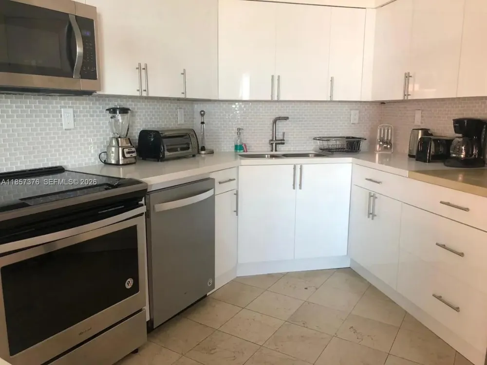 5161 Collins Ave #1104 Miami Beach, FL 33140