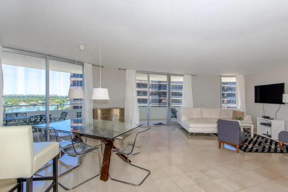 5161 Collins Ave #1104 Miami Beach, FL 33140