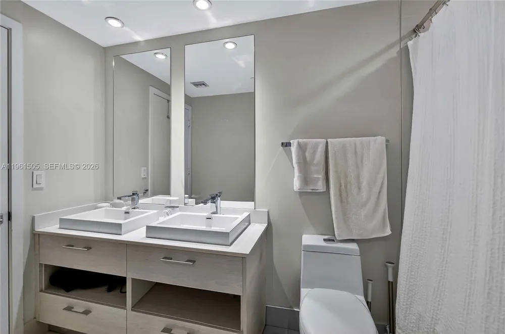 45 SW 9th St #3807 Miami, FL 33130