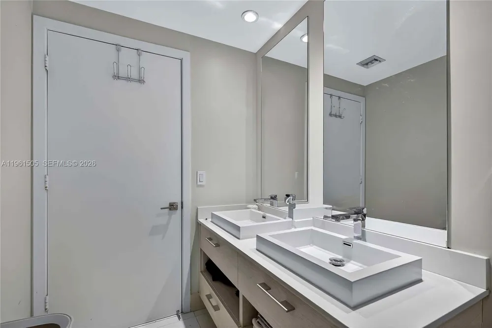 45 SW 9th St #3807 Miami, FL 33130