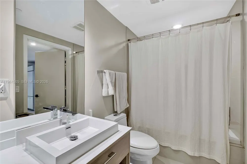 45 SW 9th St #3807 Miami, FL 33130