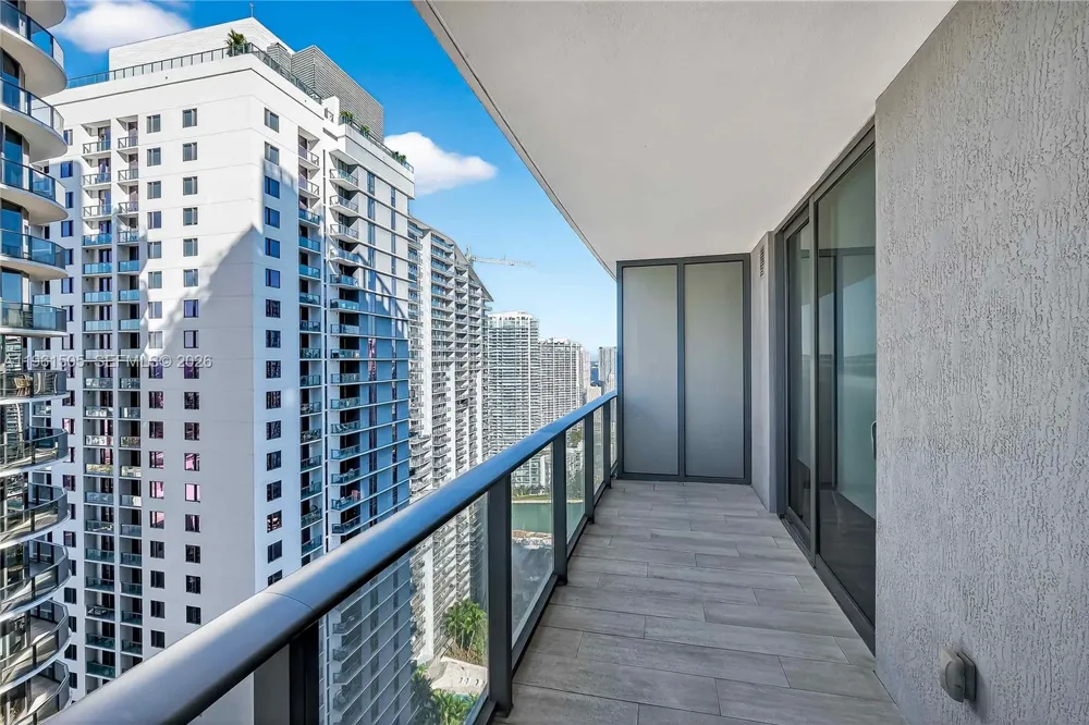 45 SW 9th St #3807 Miami, FL 33130
