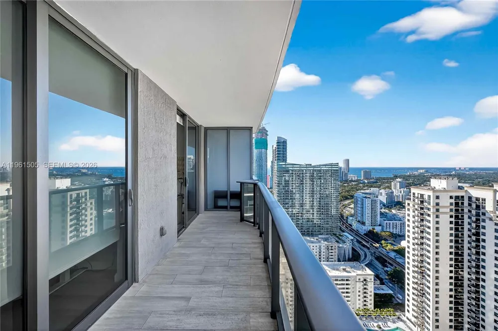 45 SW 9th St #3807 Miami, FL 33130