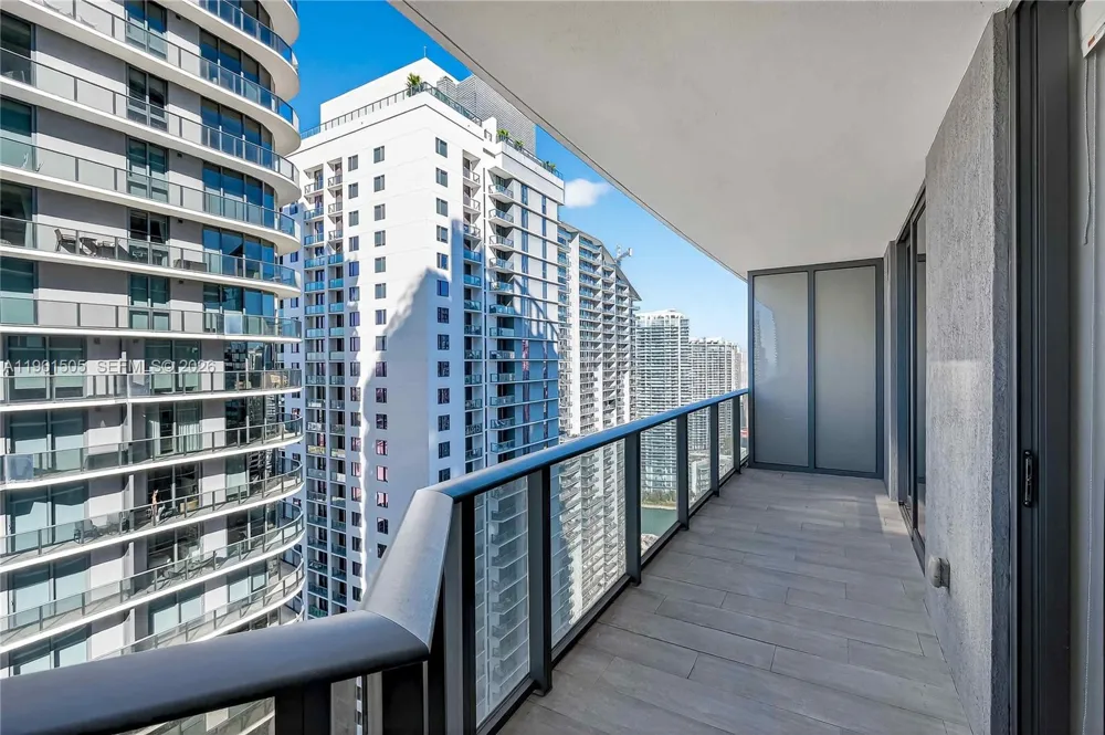 45 SW 9th St #3807 Miami, FL 33130