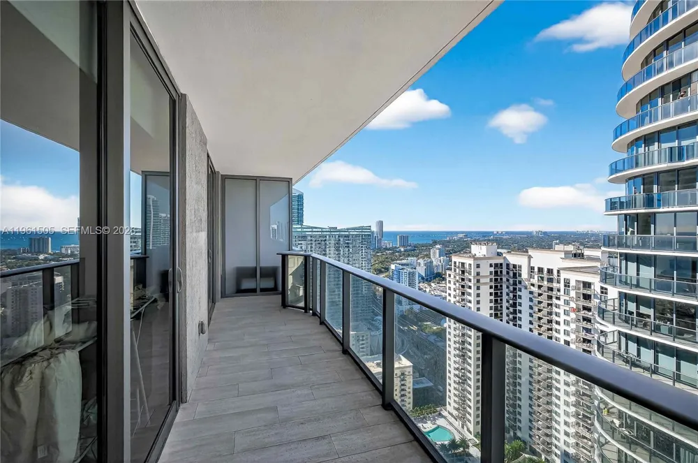 45 SW 9th St #3807 Miami, FL 33130