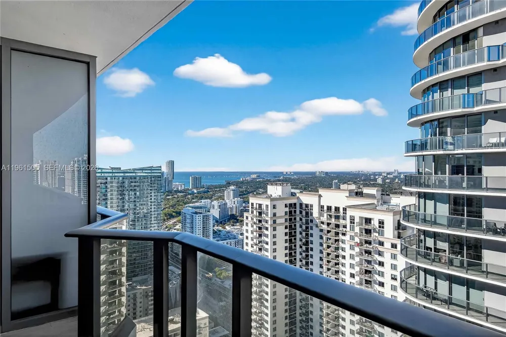 45 SW 9th St #3807 Miami, FL 33130