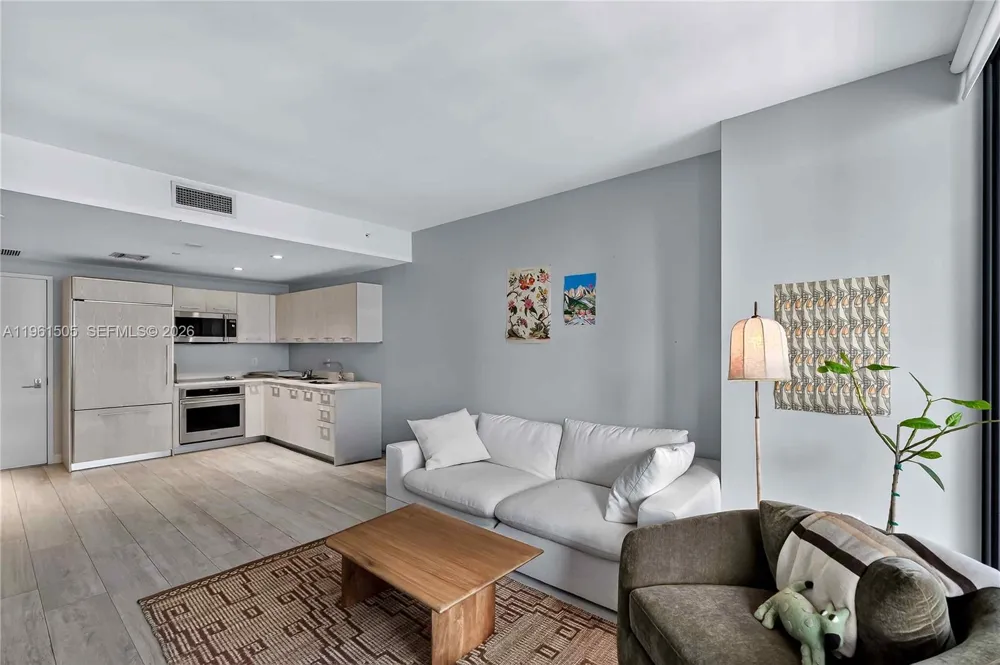 45 SW 9th St #3807 Miami, FL 33130