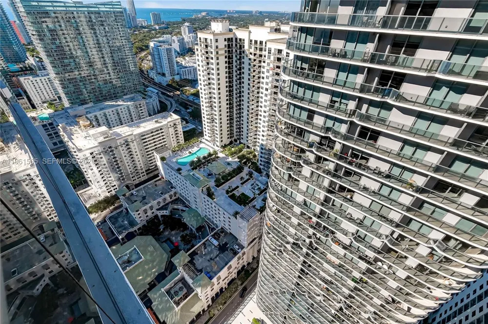 45 SW 9th St #3807 Miami, FL 33130
