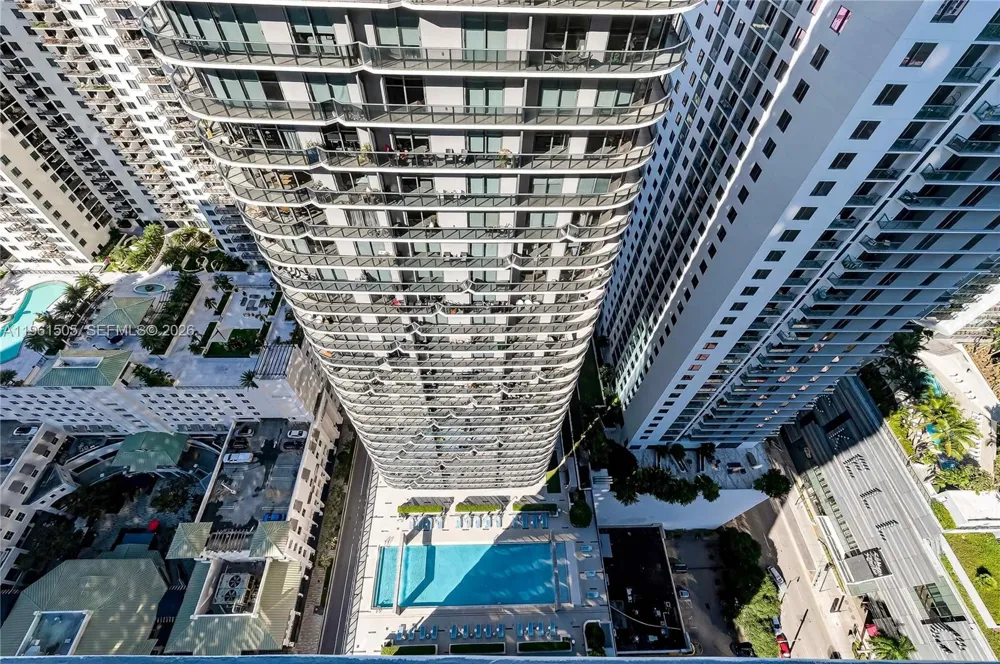 45 SW 9th St #3807 Miami, FL 33130