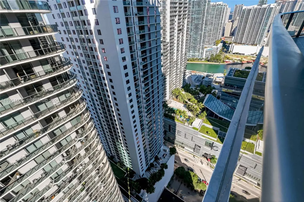 45 SW 9th St #3807 Miami, FL 33130