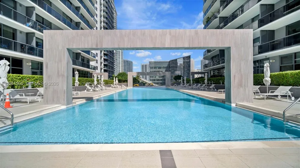 45 SW 9th St #3807 Miami, FL 33130