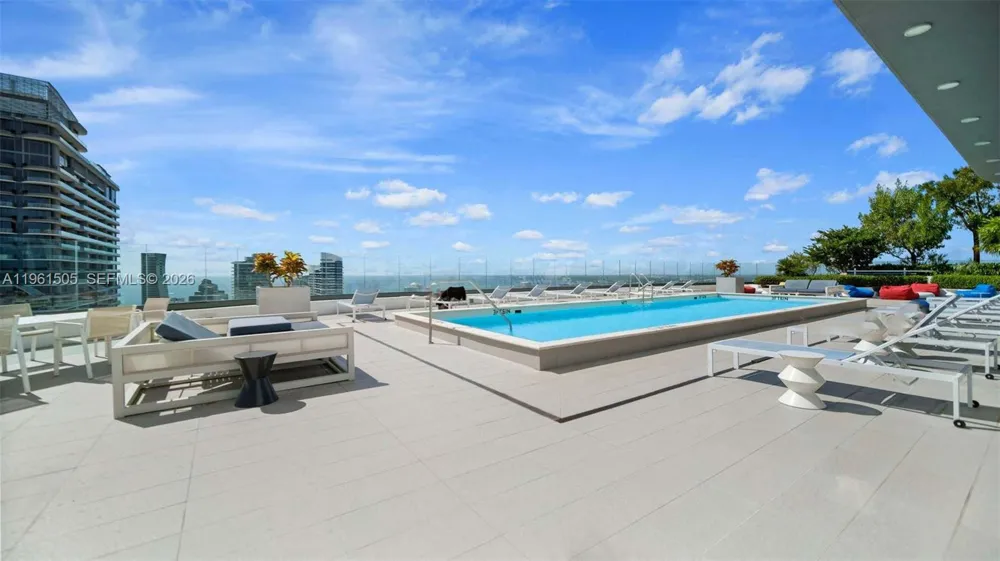 45 SW 9th St #3807 Miami, FL 33130
