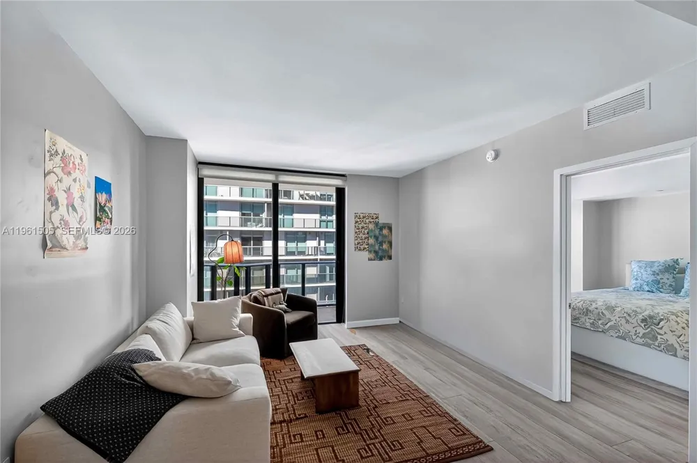 45 SW 9th St #3807 Miami, FL 33130