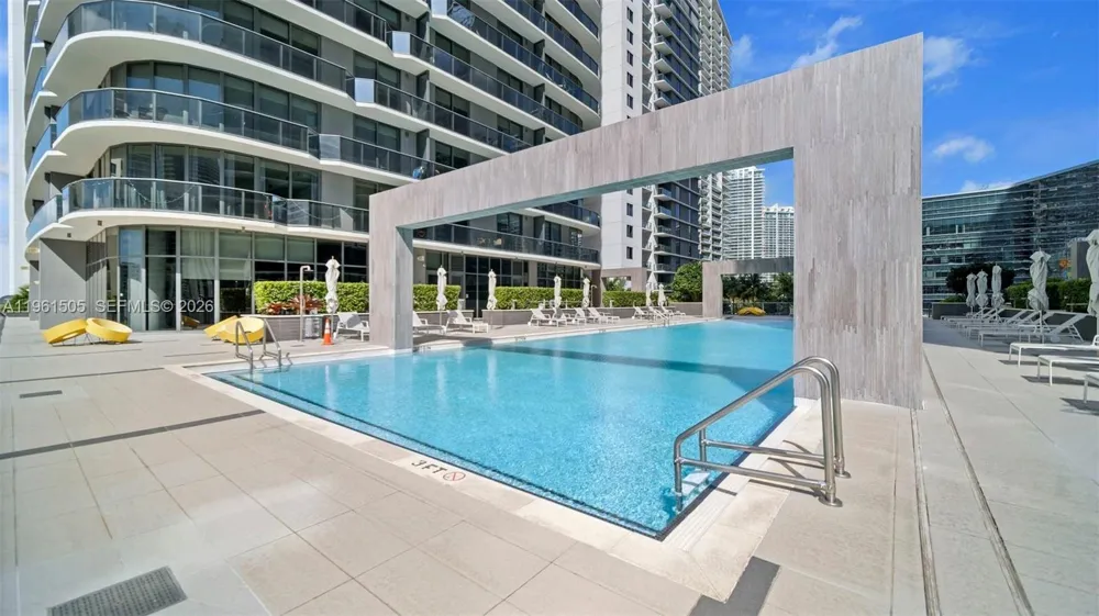 45 SW 9th St #3807 Miami, FL 33130
