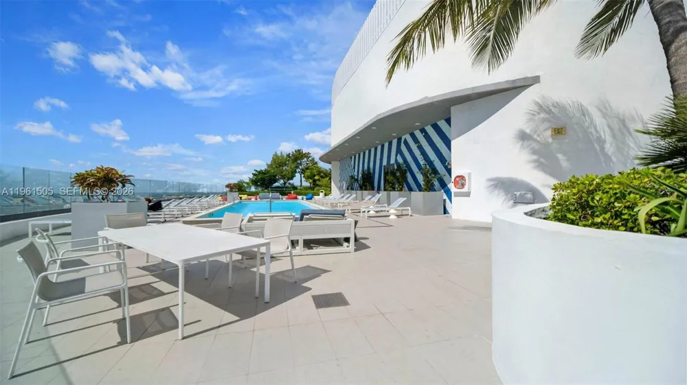 45 SW 9th St #3807 Miami, FL 33130