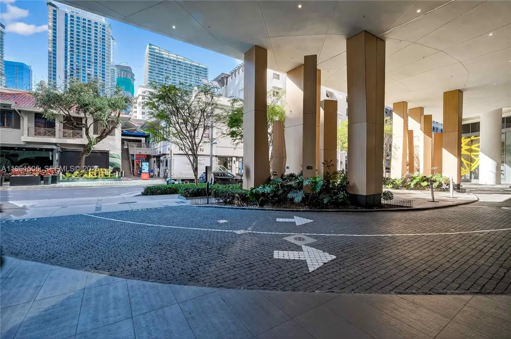 45 SW 9th St #3807 Miami, FL 33130