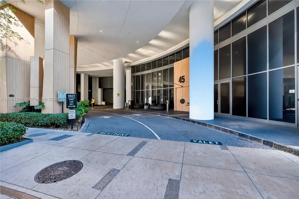 45 SW 9th St #3807 Miami, FL 33130