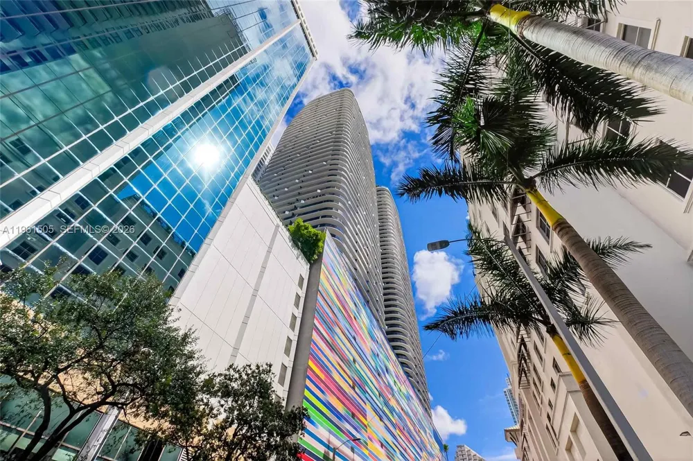 45 SW 9th St #3807 Miami, FL 33130