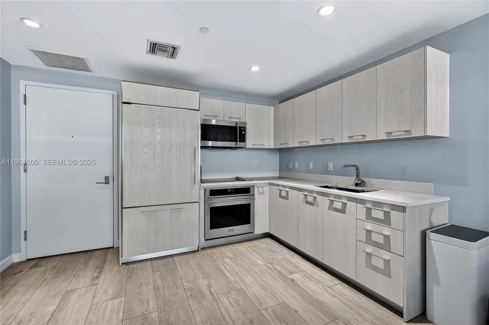 45 SW 9th St #3807 Miami, FL 33130