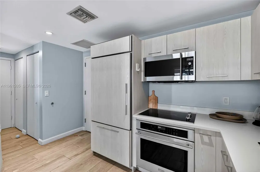 45 SW 9th St #3807 Miami, FL 33130