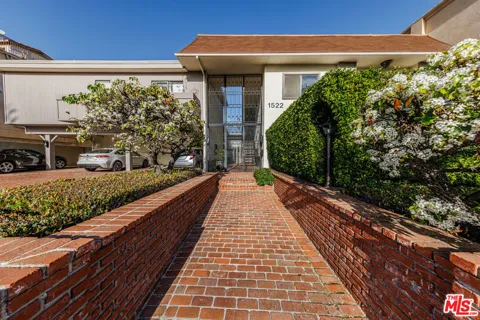 1522 S Centinela Avenue #210