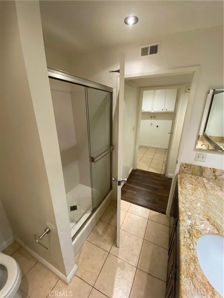 15819 Prairie Lawndale, CA 90260