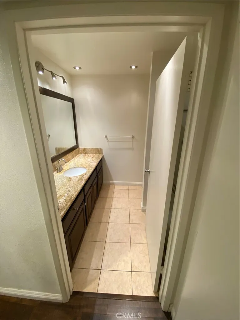 15819 Prairie Lawndale, CA 90260