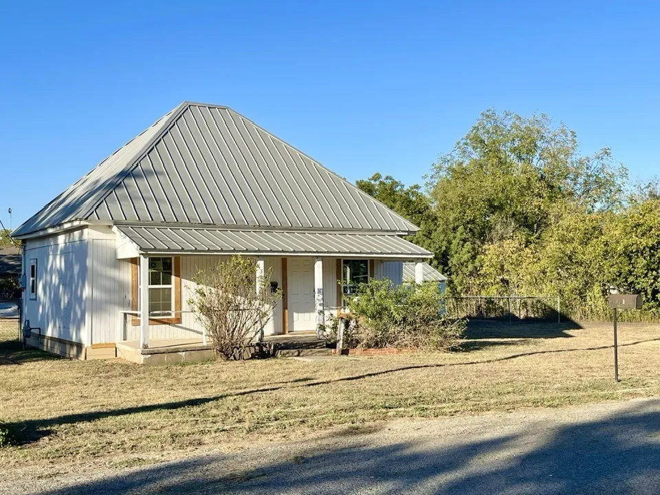301 E 10th Street Coleman, TX 76834