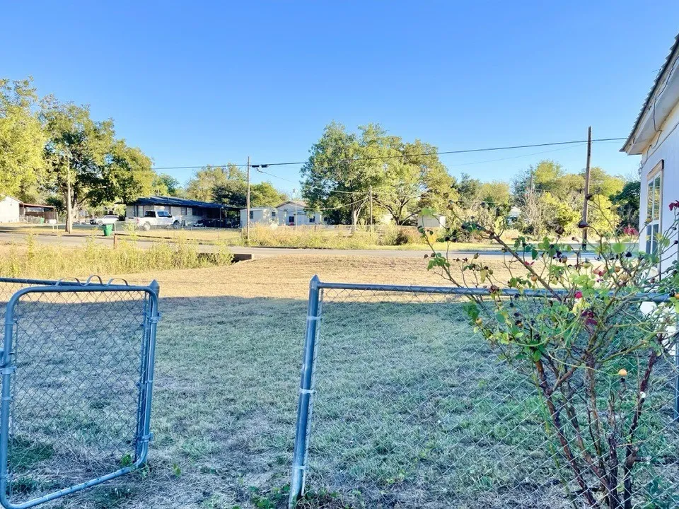 301 E 10th Street Coleman, TX 76834