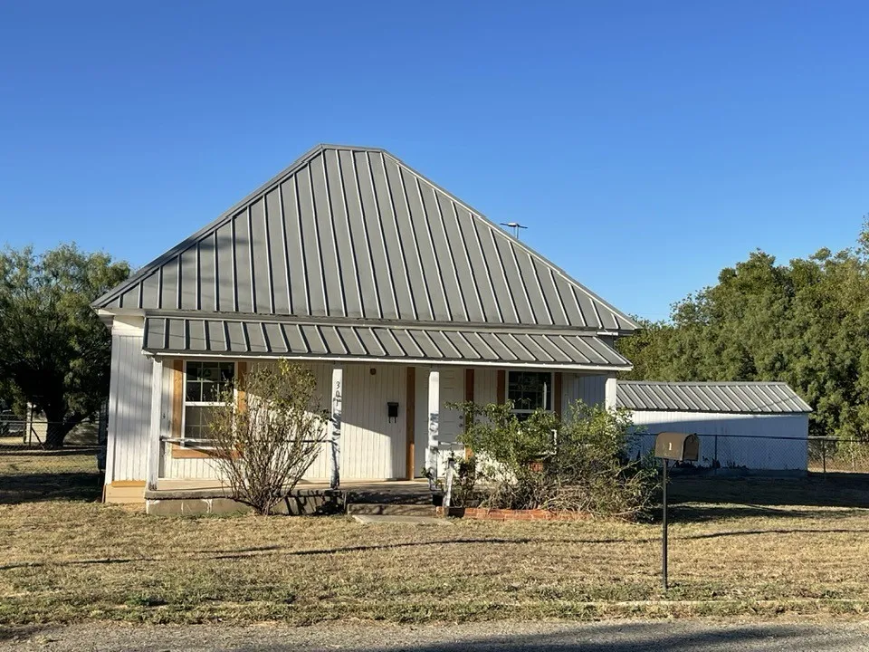 301 E 10th Street Coleman, TX 76834
